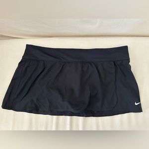 Nike Women’s Standard Solid Element Swim Boardskirt, XL